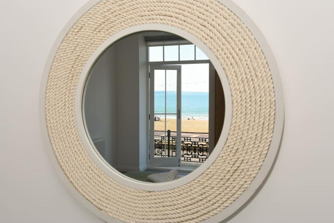 Air Maison - Stunning Beach Front Apartment Portsmouth Zewnętrze zdjęcie
