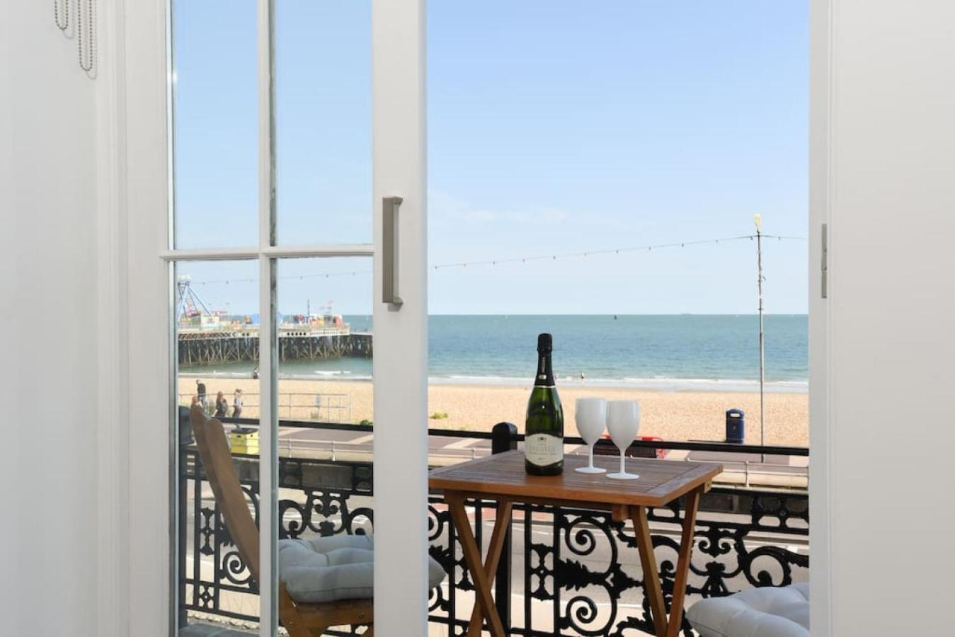Air Maison - Stunning Beach Front Apartment Portsmouth Zewnętrze zdjęcie